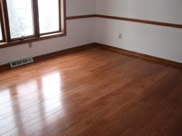 Oak-effect laminate flooring in a bright room